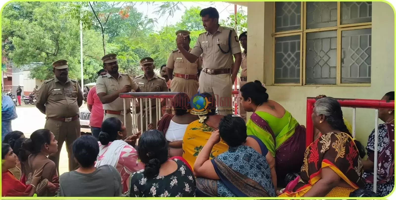 திண்டுக்கல் அனைத்து மகளிர் காவல் நிலையத்தில் திருநங்கைகளுக்கு அறிவுரை கூட்டம்